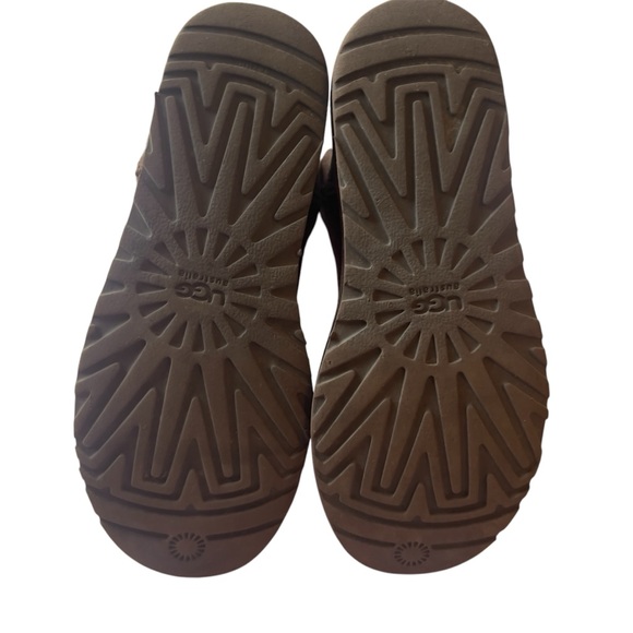 Ugg Boots Size 8 - Picture 3 of 11